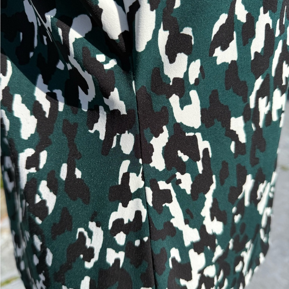 Calvin Klein Dark Green Black and White Sleeveless V-Neck Print Top - Picture 7 of 9